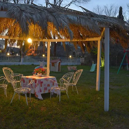 Giannis And Fridas Garden *