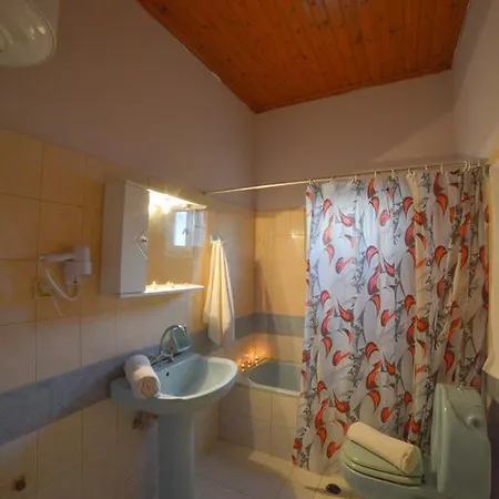 Giannis And Fridas Garden